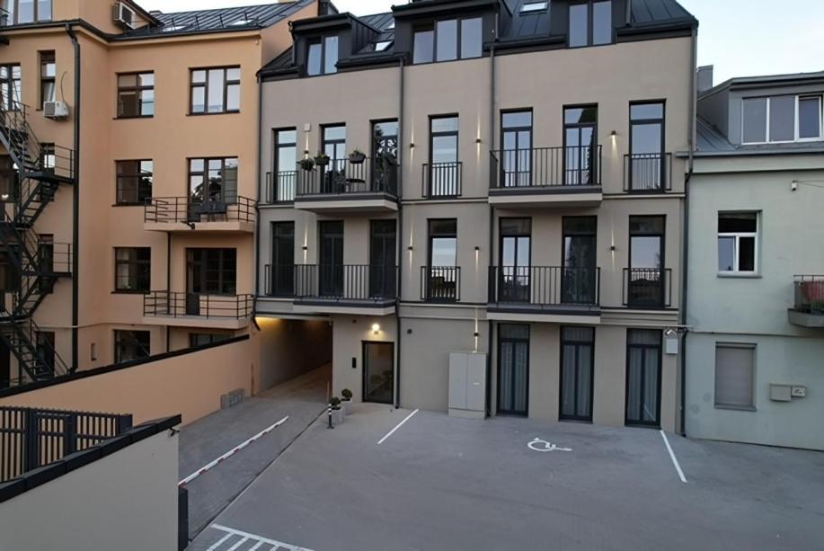 Old Town - Bajor Studios - Self Check-In And Parking Kaunas Eksteriør billede